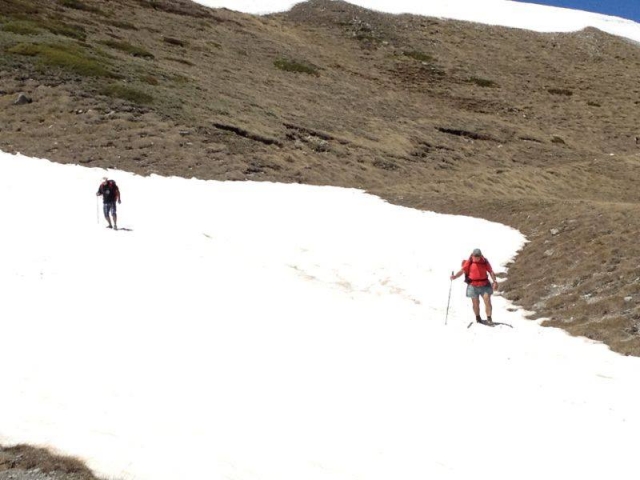caminando con las raquetas de nieve